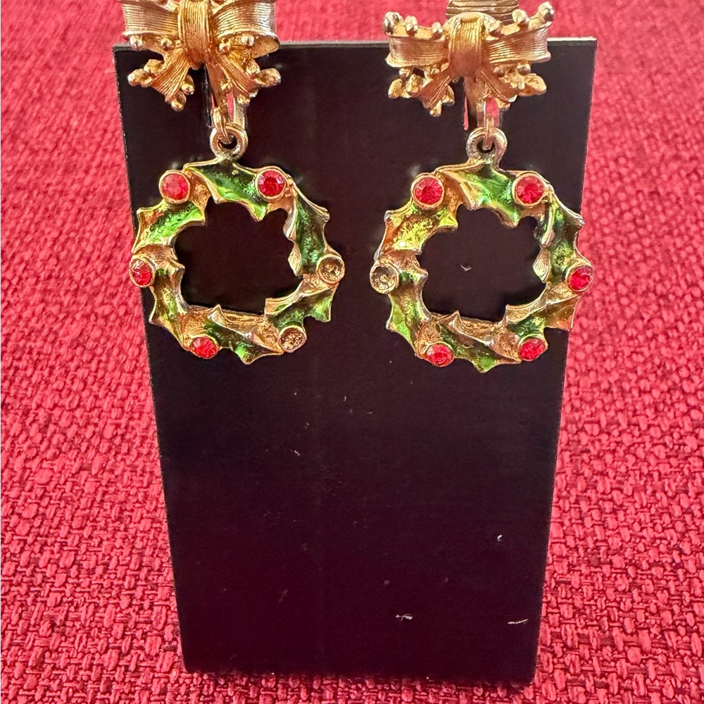 Vintage Festive Gold and Green Wreath Clip on Earrings
